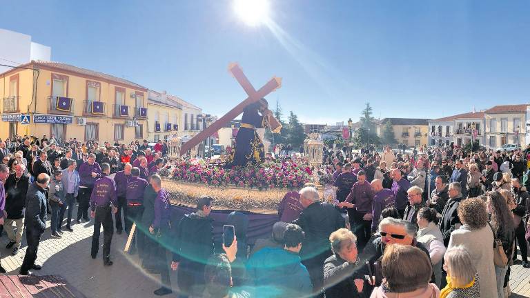 Jesús Nazareno procesiona con la llave de La Carolina Jesús Nazareno procesiona con la llave de La Carolina