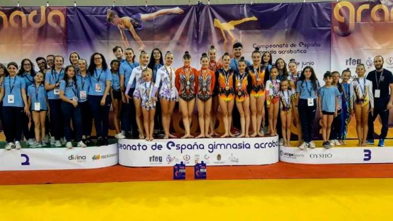 El Club Baruca de Gimnasia Acrobática se exhibe en Granada