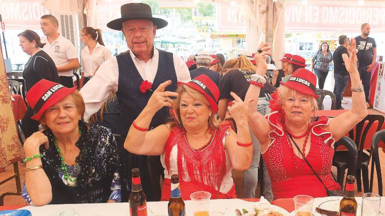 EL PSOE REALIZA UNA JORNADA DE CONVIVENCIA EL PSOE REALIZA UNA JORNADA DE CONVIVENCIA