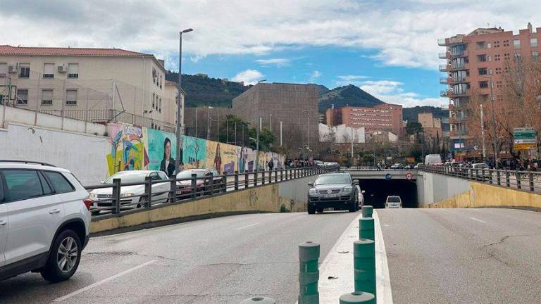 El paso subterráneo de la avenida de Andalucía de Jaén se renueva El paso subterráneo de la avenida de Andalucía de Jaén se renueva