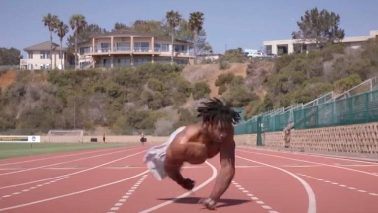 Zion Clark, el hombre más rápido corriendo con las manos Zion Clark, el hombre más rápido corriendo con las manos