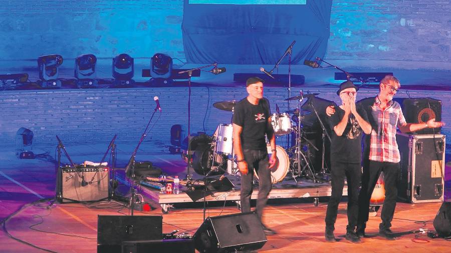 <i>Pancho Varona y la Banda del Pirata Cojo.</i> <i>Pancho Varona y la Banda del Pirata Cojo.</i>