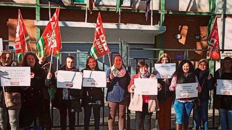 Las trabajadoras de la limpieza de los institutos reactivan la huelga Las trabajadoras de la limpieza de los institutos reactivan la huelga