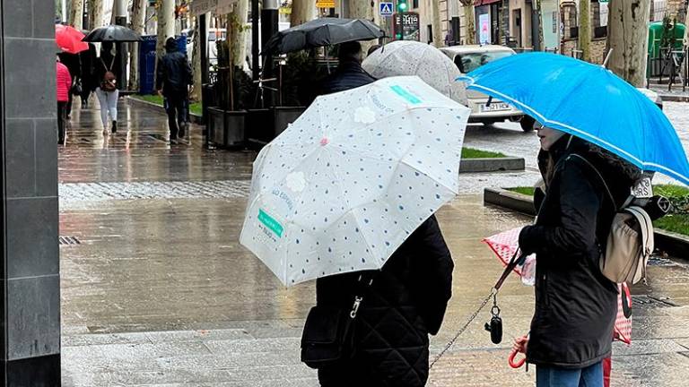 Este viernes viene con chubascos y tormentas ocasionales hasta el mediodía, según Meteorología Este viernes viene con chubascos y tormentas ocasionales hasta el mediodía, según Meteorología