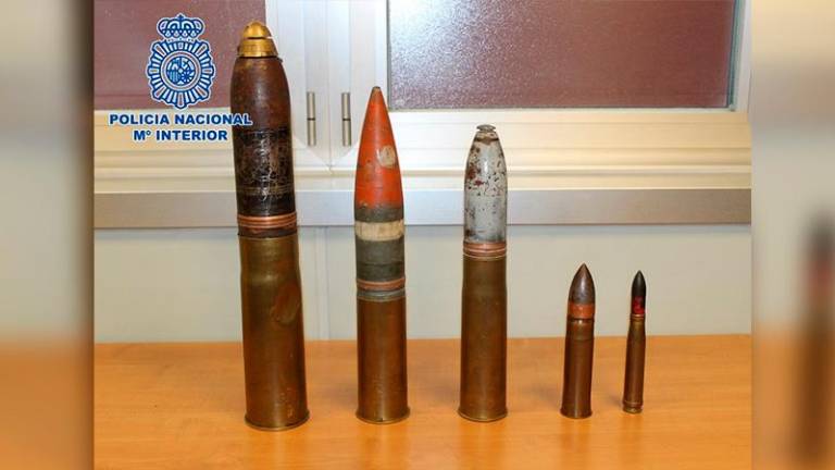 Un descubrimiento inesperado en una casa de Andújar: Cinco proyectiles de artillería de los que se usaban en la Guerra Civil
