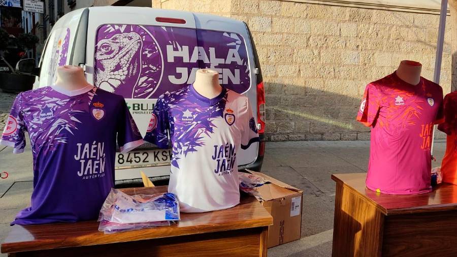 El Real Jaén presenta sus nuevas equipaciones El Real Jaén presenta sus nuevas equipaciones