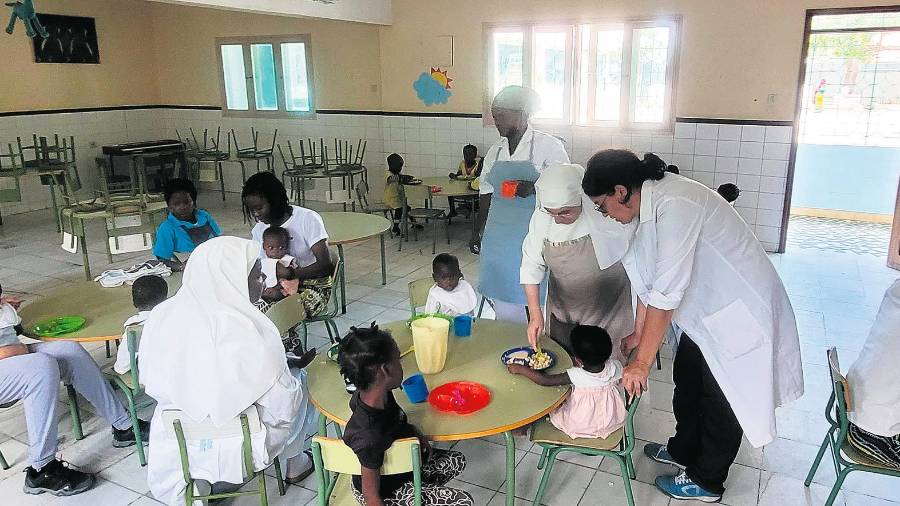 <i>Hora de la comida de los niños del proyecto en Nacala.</i> <i>Hora de la comida de los niños del proyecto en Nacala.</i>
