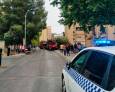 Trasladan al hospital a dos policías tras un incendio Trasladan al hospital a dos policías tras un incendio