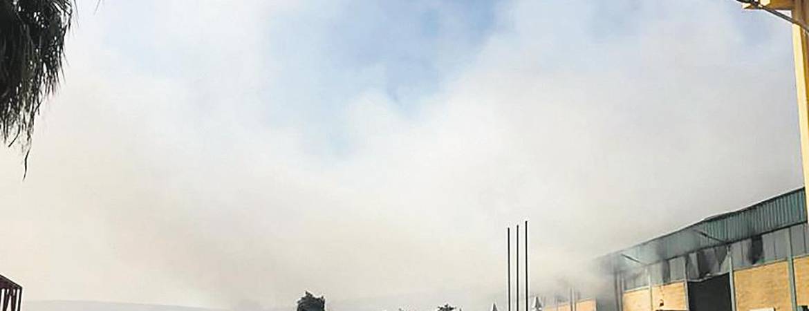 El fuego daña gravemente la planta de reciclaje El fuego daña gravemente la planta de reciclaje