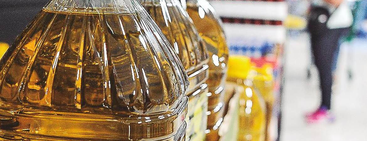 Las familias españolas compran ahora más aceite que hace un año Las familias españolas compran ahora más aceite que hace un año