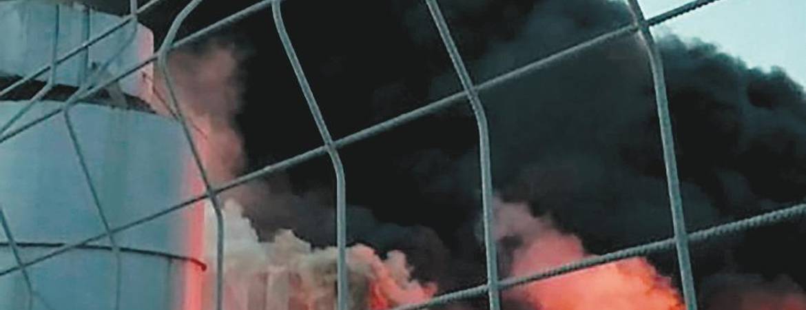 El fuego daña gravemente la planta de reciclaje El fuego daña gravemente la planta de reciclaje
