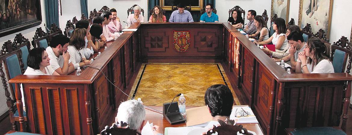 Los plenos son el segundo jueves del mes Los plenos son el segundo jueves del mes