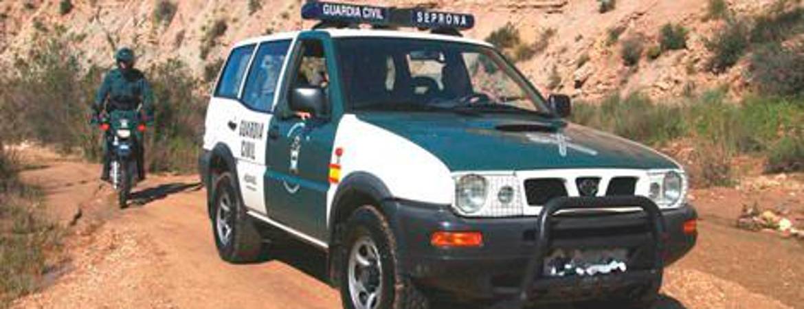 La Guardia Civil auxilia a dos senderistas desorientados y exhaustos en Despeñaperros La Guardia Civil auxilia a dos senderistas desorientados y exhaustos en Despeñaperros