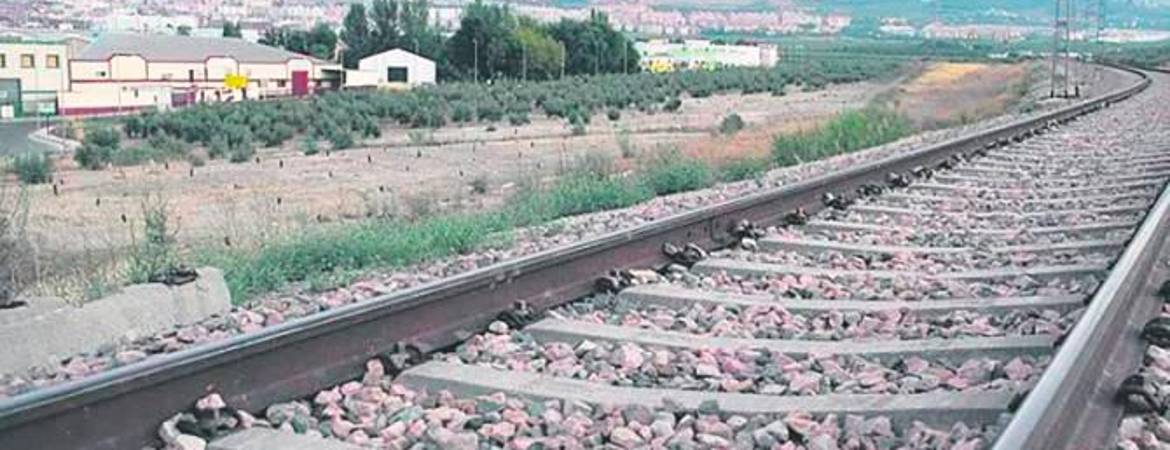 Adif adjudica la sustitución de traviesas entre las estaciones de Andújar y Córdoba Adif adjudica la sustitución de traviesas entre las estaciones de Andújar y Córdoba