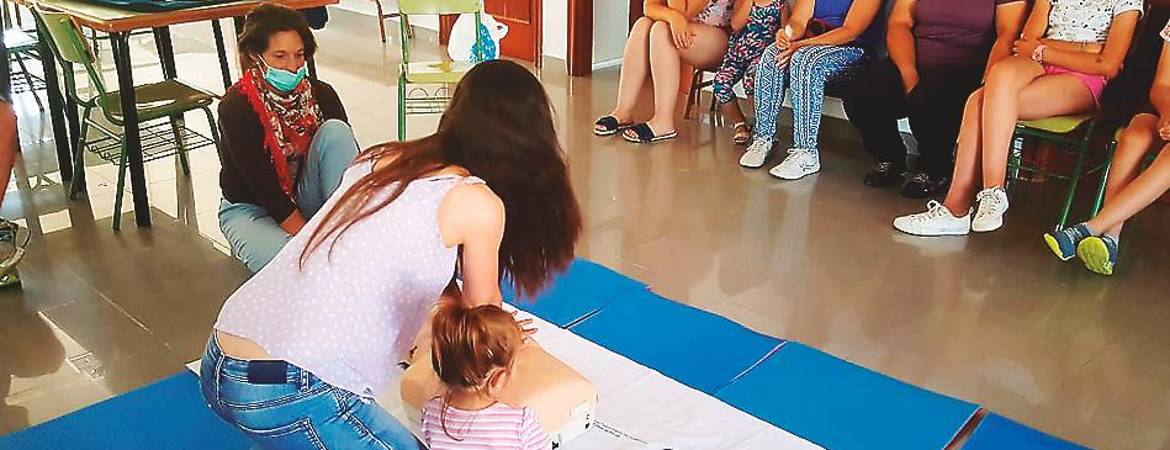 Resucitación cardiopulmonar, en un taller en el colegio ermiteño Resucitación cardiopulmonar, en un taller en el colegio ermiteño