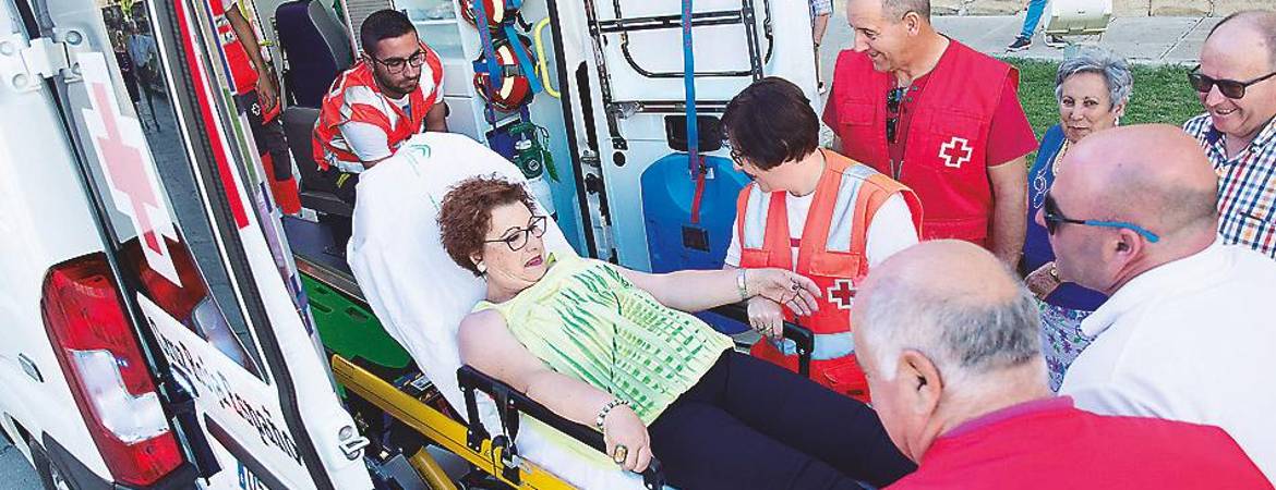 Cruz Roja de La Loma Oriental estrena una nueva ambulancia Cruz Roja de La Loma Oriental estrena una nueva ambulancia