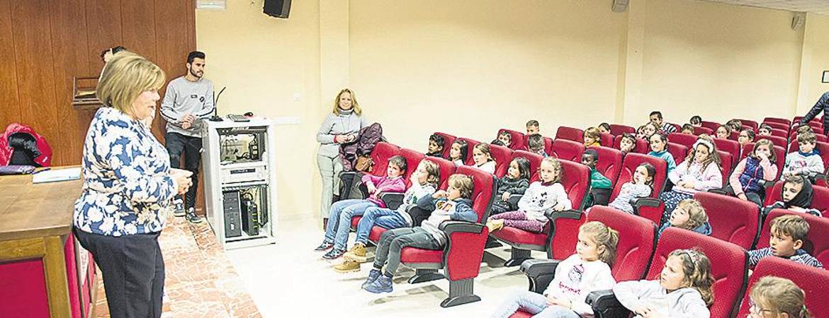 “Pídeme la luna” recibe una donación del alumnado de SAFA “Pídeme la luna” recibe una donación del alumnado de SAFA