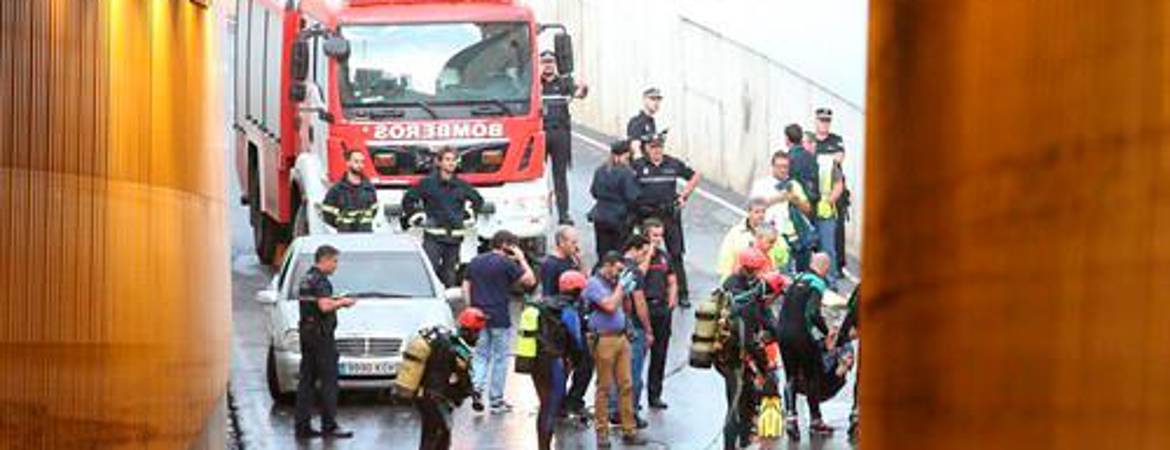 Un muerto en Almería en un vehículo atrapado en un túnel anegado por el temporal Un muerto en Almería en un vehículo atrapado en un túnel anegado por el temporal