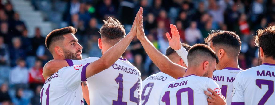 Los blancos celebran uno de los goles de la jornada. / David castro / Real Jaén.