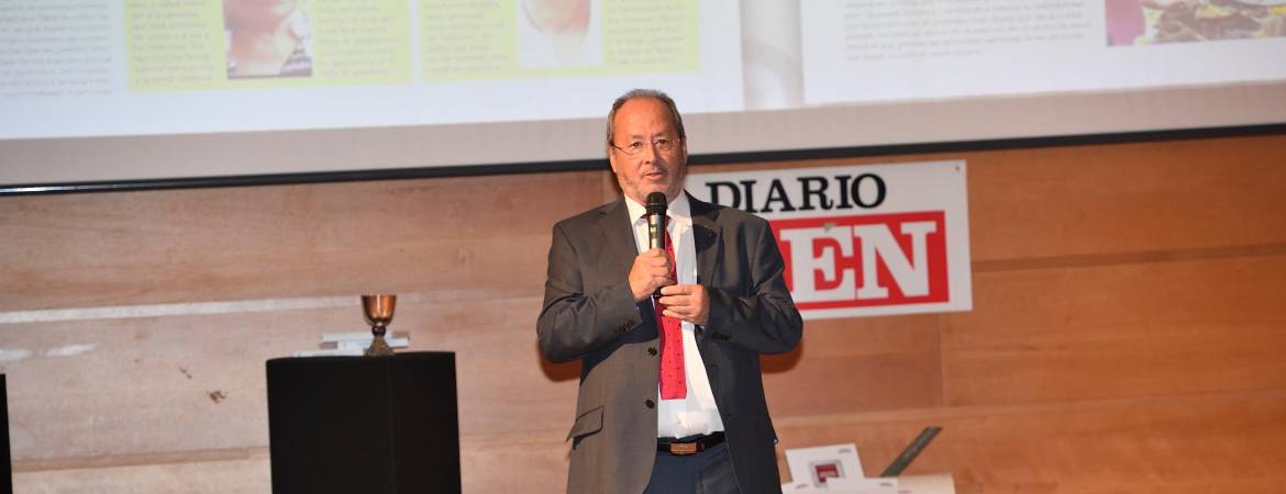 Una presentación con Julio Millán a rebosar de cariño y amigos Una presentación con Julio Millán a rebosar de cariño y amigos