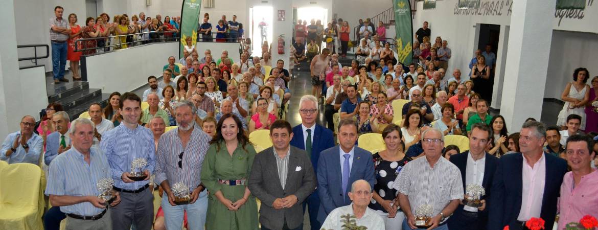 Un siglo de trabajo, sacrificio y amor por la esencia de la tierra Un siglo de trabajo, sacrificio y amor por la esencia de la tierra
