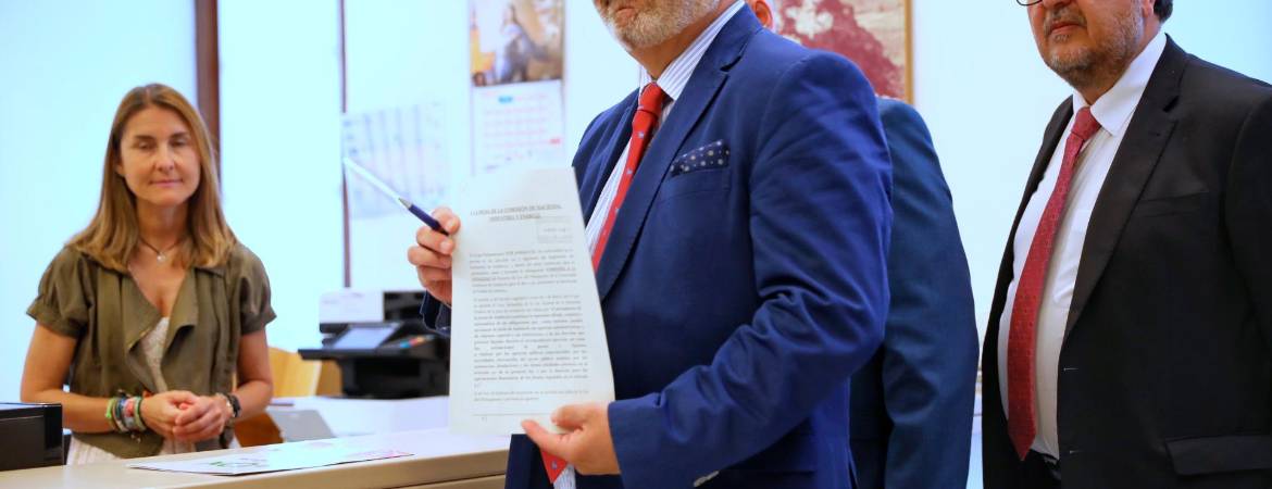 El presupuesto de PP-Cs, en el aire por la enmienda de Vox El presupuesto de PP-Cs, en el aire por la enmienda de Vox