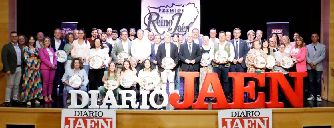 Premiados en la gala Reino de Jaén de El Condado en el Teatro Municipal Miguel Hernández de Vilches. / Jason Moyano / Diario JAÉN. 