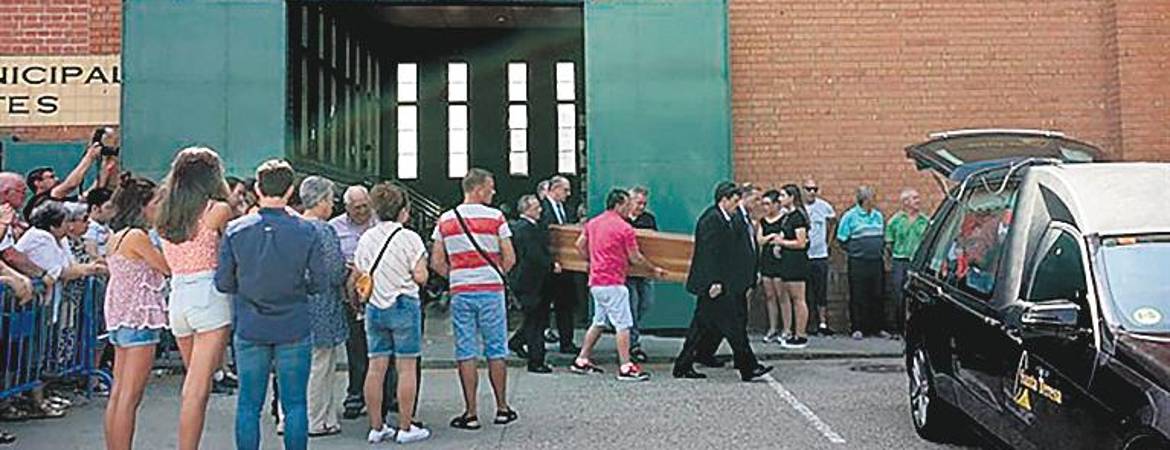Miles de vecinos despiden a los cuatro fallecidos en Galisancho Miles de vecinos despiden a los cuatro fallecidos en Galisancho