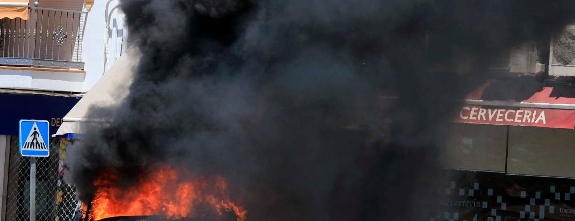 Arde un coche en Alcaudete Arde un coche en Alcaudete