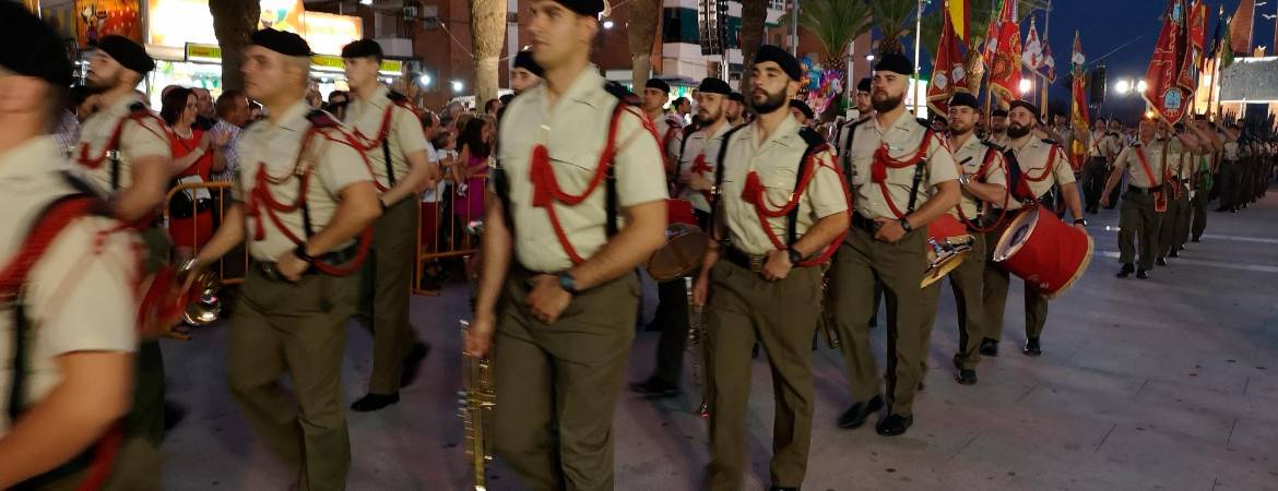 Un solemne homenaje a los caídos Un solemne homenaje a los caídos