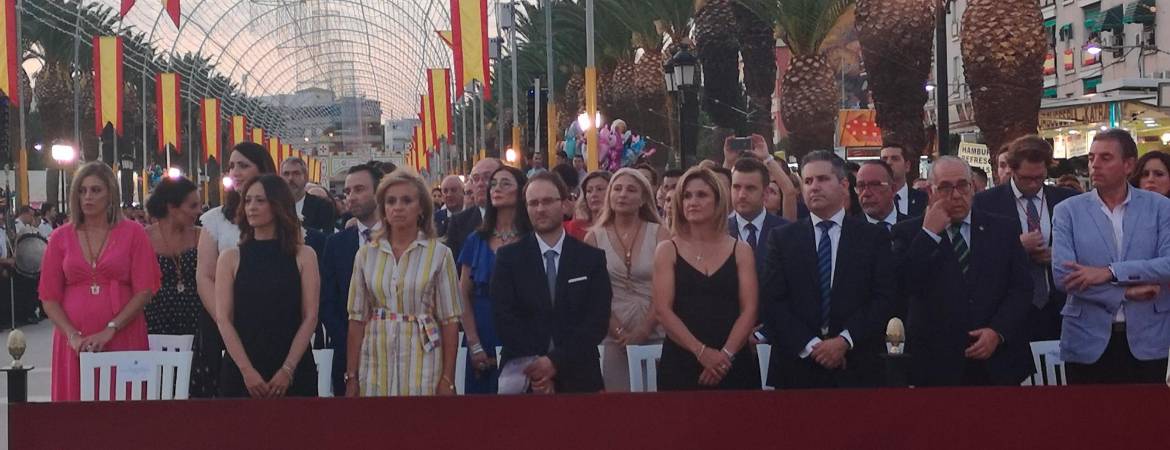 Un solemne homenaje a los caídos Un solemne homenaje a los caídos