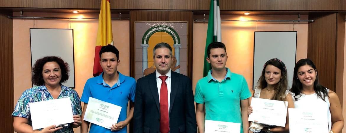 Premios de Bachillerato a 5 alumnos Premios de Bachillerato a 5 alumnos