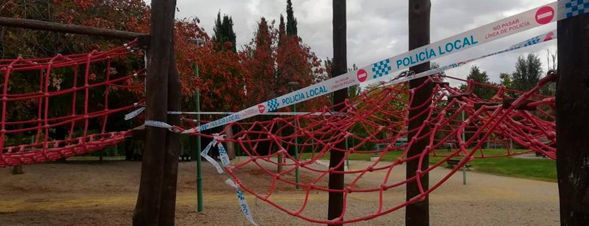 La Policía precinta una zona de juegos en Ciudad de los Niños La Policía precinta una zona de juegos en Ciudad de los Niños