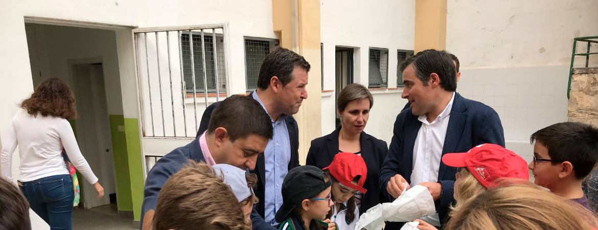 Escolares degustan el oro líquido Escolares degustan el oro líquido