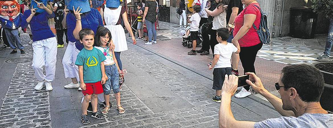 A las puertas de la “feria chica” A las puertas de la “feria chica”