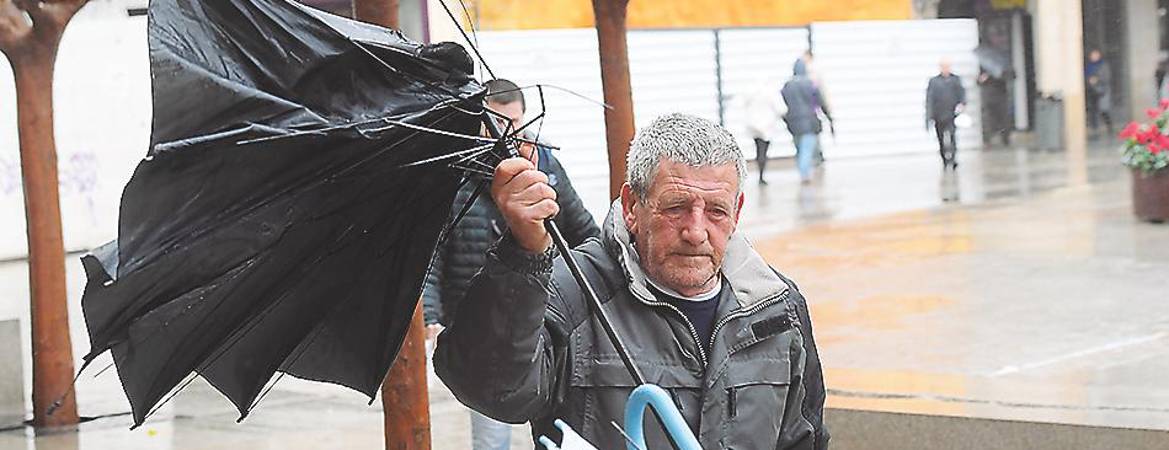 Más de treinta avisos en la capital Más de treinta avisos en la capital