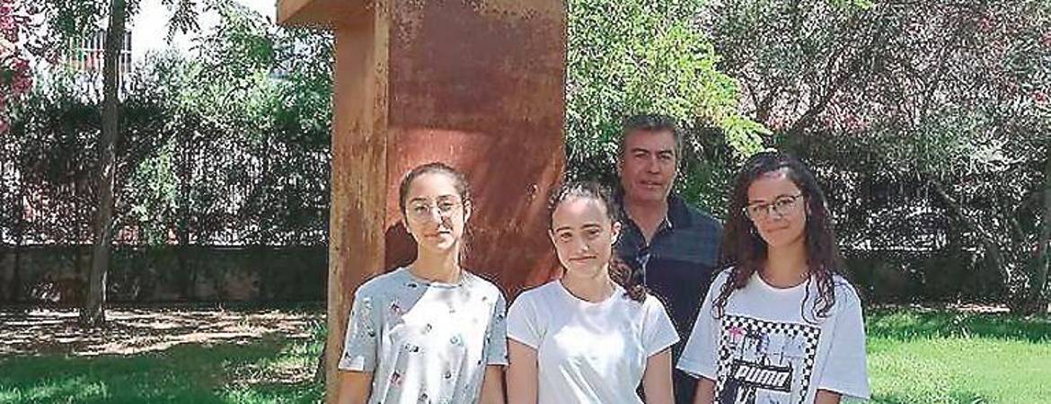Tres alumnas andujareñas ganan el concurso de Estadística regional Tres alumnas andujareñas ganan el concurso de Estadística regional