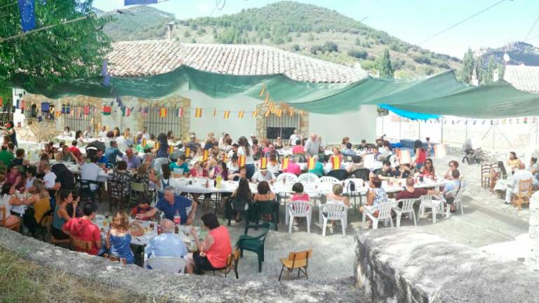 Devoción y fervor en la aldea Devoción y fervor en la aldea