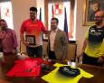 El alcalde destaca los éxitos del atleta Alberto González El alcalde destaca los éxitos del atleta Alberto González