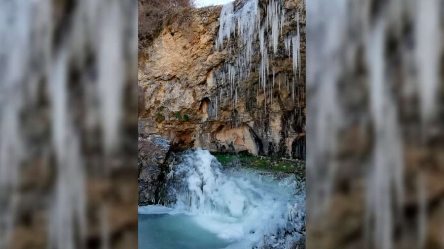 <i>Salto de agua congelado en Loma Gérica, Santiago-Pontones. / Ángel Muñoz.</i> <i>Salto de agua congelado en Loma Gérica, Santiago-Pontones. / Ángel Muñoz.</i>