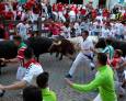 Cuatro trasladados por contusiones en el cuarto encierro de las fiestas Cuatro trasladados por contusiones en el cuarto encierro de las fiestas