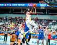 España vence sin deslumbrar España vence sin deslumbrar