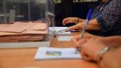 CABINAS. Los jiennenses vuelven a votar tras la campaña electoral más corta de la historia de la democracia. Más de cinco millones de papeletas esperan ser repartidas en las urnas de los 97 municipios de la provincia.