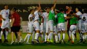 ÉXITO. Los jugadores del Real Jaén celebran la victoria ante el Linares Deportivo en el campo del Marbella.