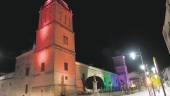 EFEMÉRIDE. El Hospital de Santiago, iluminado con los colores de la bandera LGTBI.