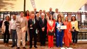  Los premiados junto a los miembros del equipo de Gobierno del Ayuntamiento. / Juan Antonio Cabrera / Diario JAÉN. 
