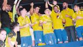 éxito. Los jugadores del Navas celebran la victoria en la final ante el Baeza en Mengíbar.