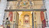 VALOR ARTÍSTICO. Reja que da acceso al altar en el que se venera a La Morenita.