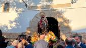 La imagen de San José durante su salida procesional por las calles de Torreblascopedro. / Judit Laguna. 