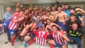 Los jugadores del Atlético Porcuna celebran el ascenso en los vestuarios. / Atlético Porcuna,